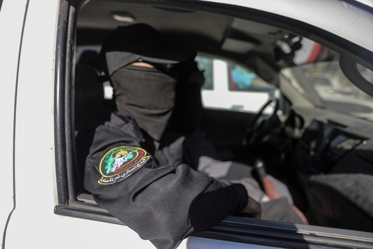 تُجري كتائب القسام واللجنة الدولية للصليب الأحمر ووفد مصري جهود بحث لانتشال جثث أسرى إسرائيليين في جباليا شمال قطاع غزة في الأول من ديسمبر/كانون الأول 2025