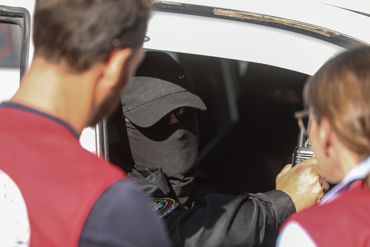 تُجري كتائب القسام واللجنة الدولية للصليب الأحمر ووفد مصري جهود بحث لانتشال جثث أسرى إسرائيليين في جباليا شمال قطاع غزة في الأول من ديسمبر/كانون الأول 2025