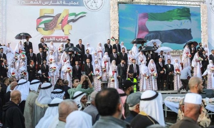 حفل زفاف جماعي لـ54 زوجا بين أنقاض خان يونس.jpg