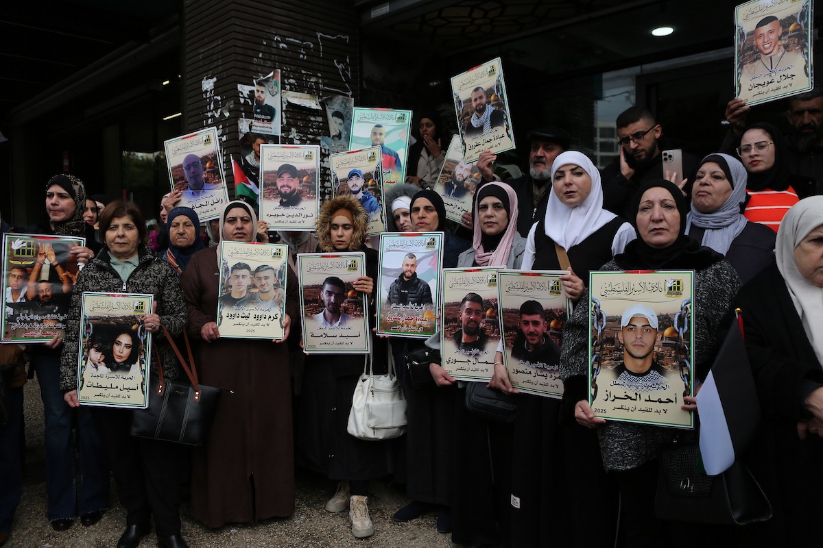 وقفة احتجاجية في نابلس تطالب بالإفراج الأسرى وعدم المساس برواتبهم، 30 ديسمبر/كانون الأول 2025. تصوير: محمد ناصر