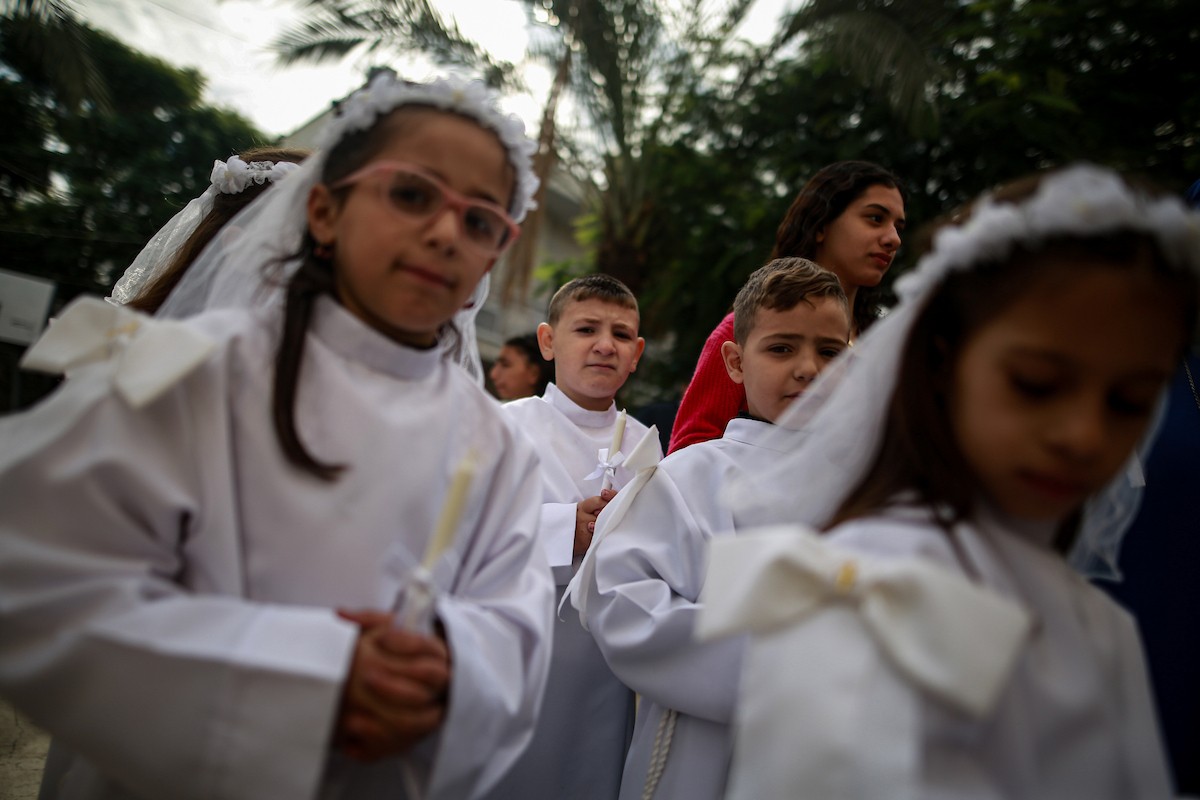 بطريرك اللاتين في القدس الكاردينال بييرباتيستا بيتسابالا يترأس قداس عيد الميلاد في غزة يوم الأحد 21 ديسمبر/كانون الأول 2025.تصوير: عمر أشتوي