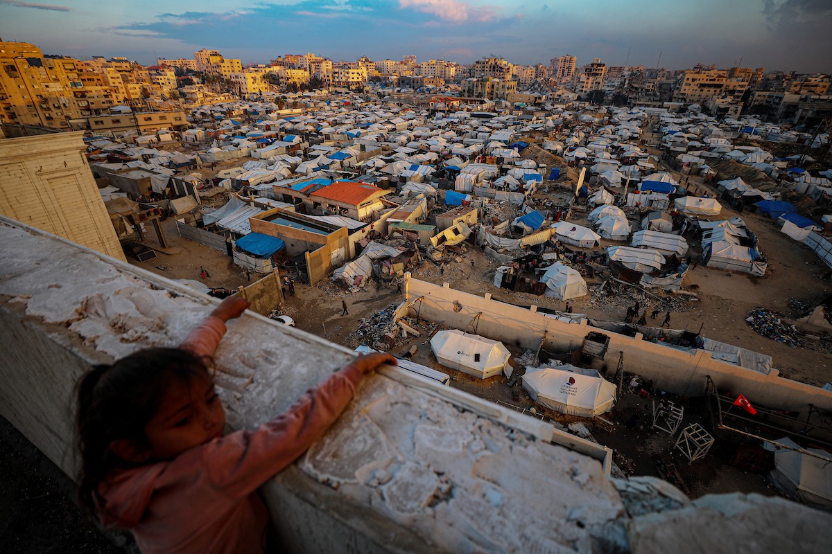 صور عامة لخيام النازحين على شاطئ مدينة غزة 26 ديسمبر/كانون الأول 2025، تصوير: عمر أشتوي