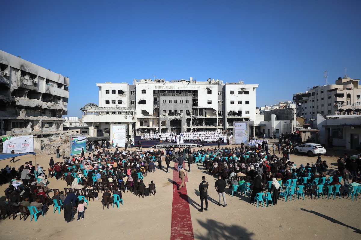 حفل تخرج للأطباء الحاصلين على البورد الفلسطيني في ساحة  الشفاء بمدينة غزة، 25 ديسمبر/كانون الأول 2025.تصوير: عمر أشتوي