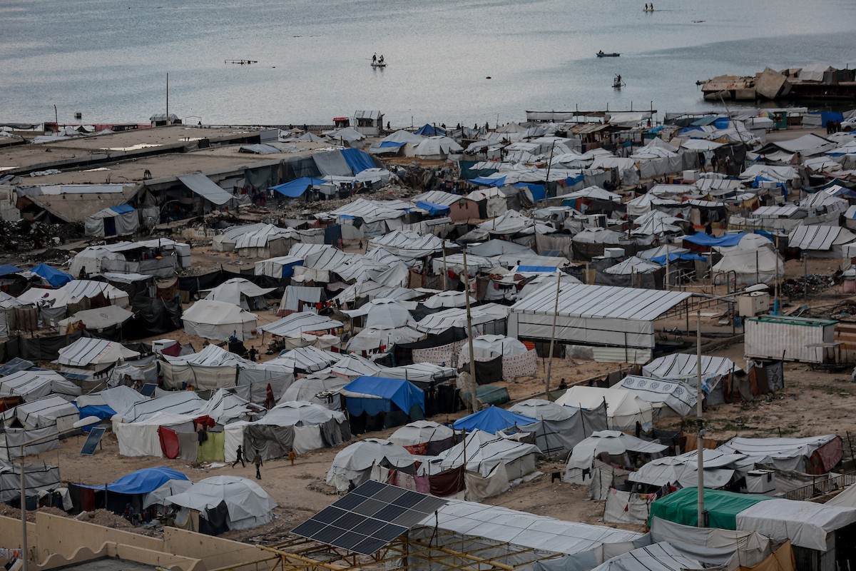 مشاهد عامة لخيام النازحين الفلسطينيين على شاطئ مدينة غزة، 19 ديسمبر/كانون الأول 2025، تصوير: عمر أشتوي