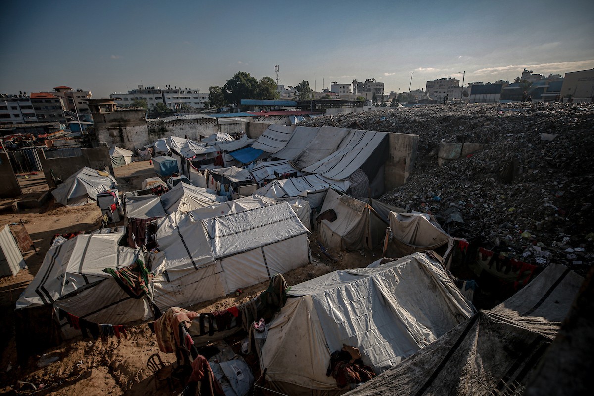 خيام قرب مكب نفايات في حي اليرموك بمدينة غزة،20 ديسمبر/كانون الأول 2025. صورة: عمر أشتوي