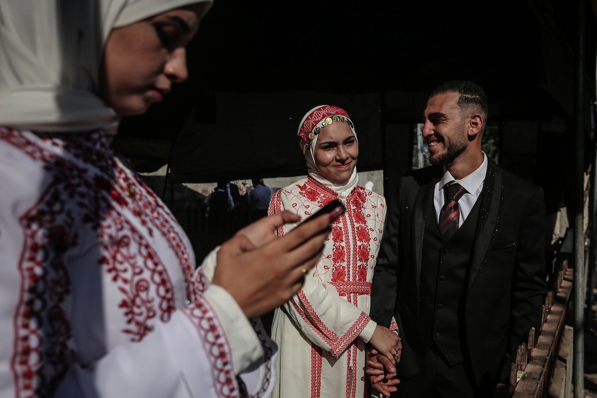 حفل زفاف جماعي لنحو 200 عريس وعروس تحت عنوان 