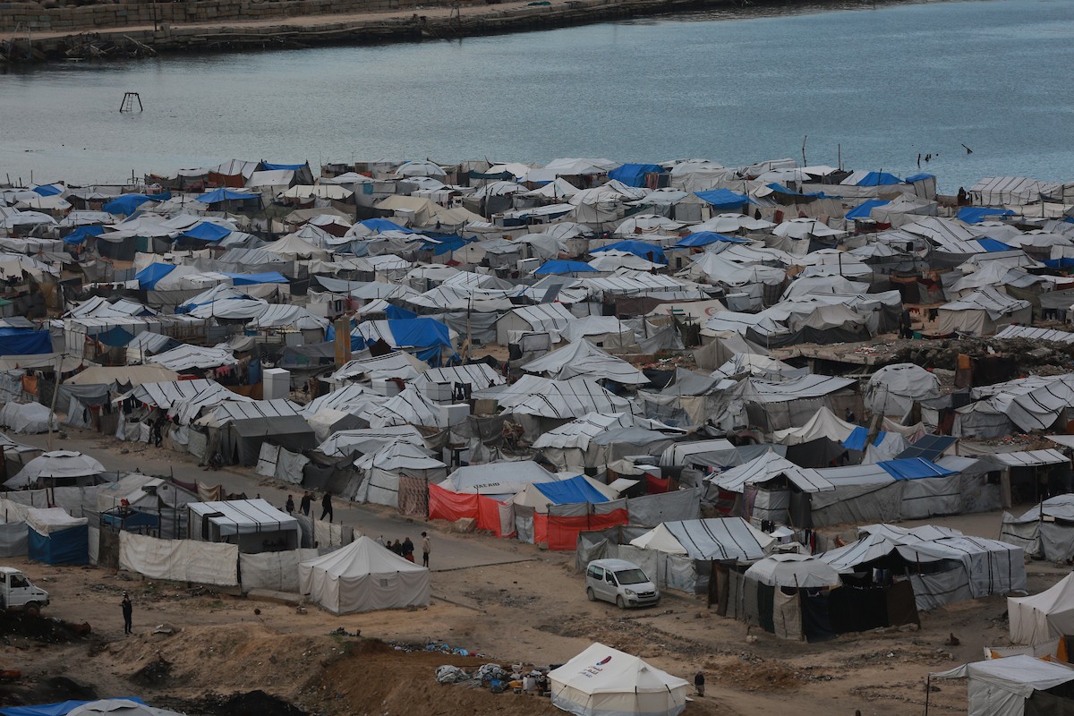 مشاهد عامة لخيام النازحين الفلسطينيين على شاطئ مدينة غزة، 19 ديسمبر/كانون الأول 2025، تصوير: عمر أشتوي