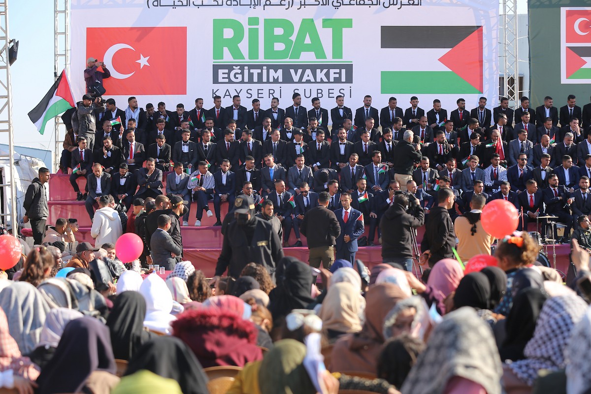 حفل زفاف جماعي لنحو 200 عريس وعروس تحت عنوان 