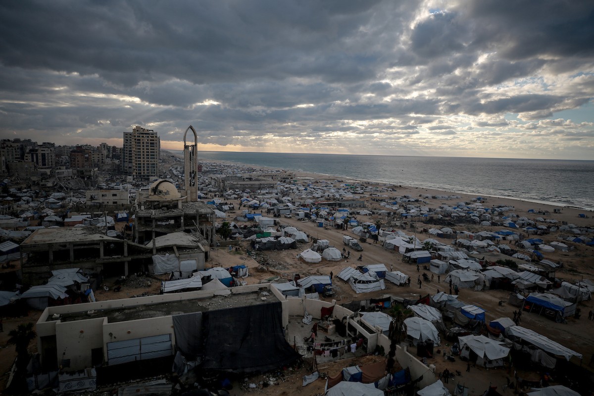 مشاهد عامة لخيام النازحين الفلسطينيين على شاطئ مدينة غزة، 19 ديسمبر/كانون الأول 2025، تصوير: عمر أشتوي
