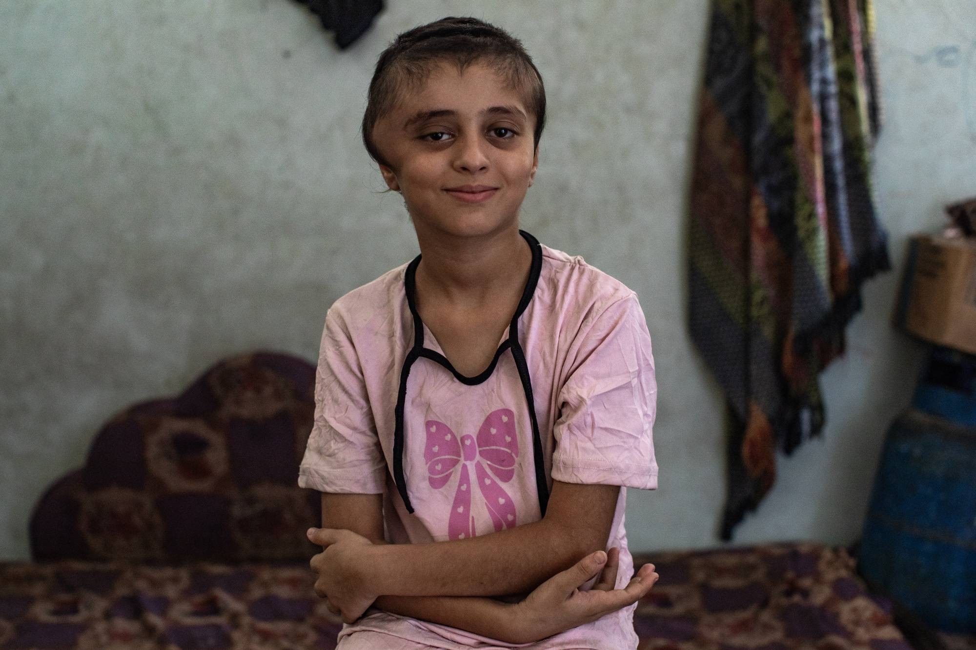 الطفلة مريم إبراهيم تبلغ من العمر 12 عاماً في خيمة بمخيم خان يونس في غزة (أرشيفية - إ.ب.أ).jpeg