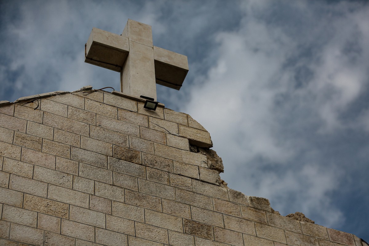 بطريرك اللاتين في القدس الكاردينال بييرباتيستا بيتسابالا يترأس قداس عيد الميلاد في غزة يوم الأحد 21 ديسمبر/كانون الأول 2025.تصوير: عمر أشتوي