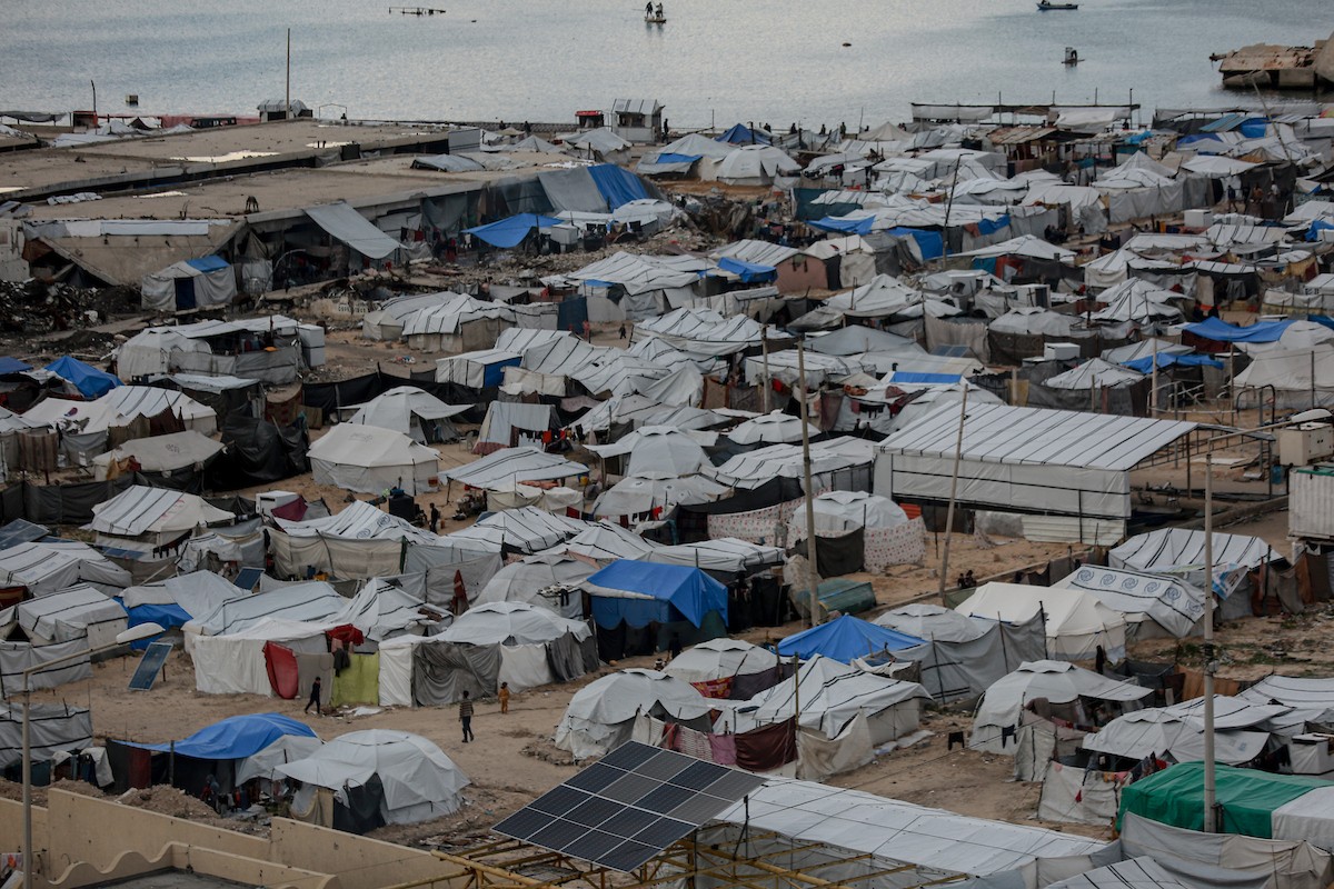 مشاهد عامة لخيام النازحين الفلسطينيين على شاطئ مدينة غزة، 19 ديسمبر/كانون الأول 2025، تصوير: عمر أشتوي