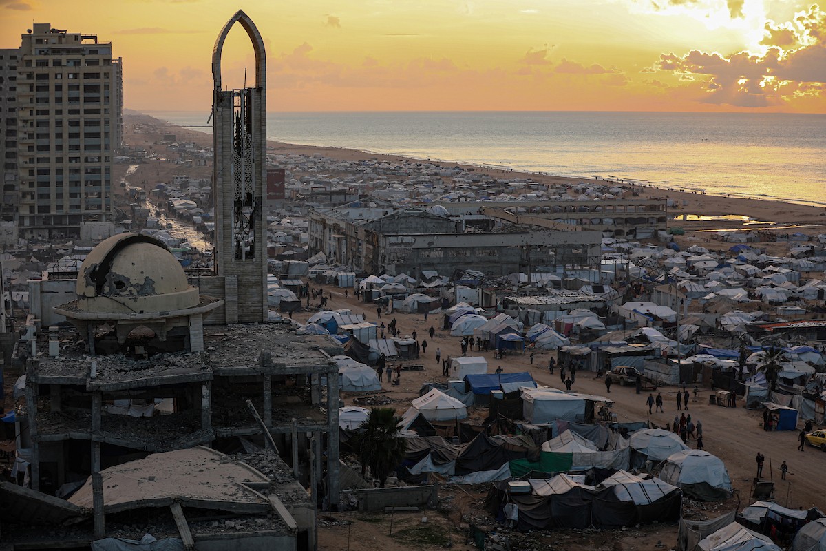 صور عامة لخيام النازحين على شاطئ مدينة غزة 26 ديسمبر/كانون الأول 2025، تصوير: عمر أشتوي