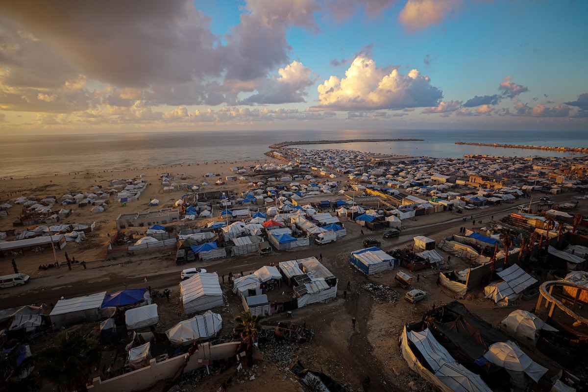 صور عامة لخيام النازحين على شاطئ مدينة غزة 26 ديسمبر/كانون الأول 2025، تصوير: عمر أشتوي