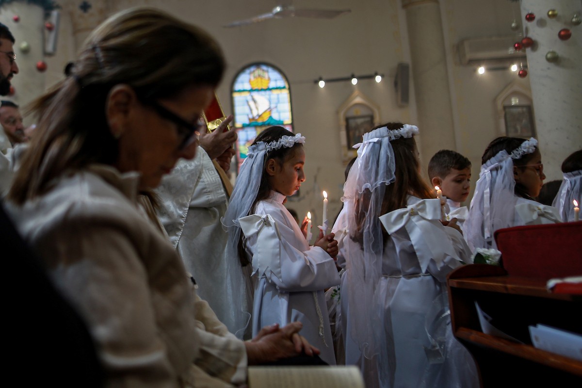 بطريرك اللاتين في القدس الكاردينال بييرباتيستا بيتسابالا يترأس قداس عيد الميلاد في غزة يوم الأحد 21 ديسمبر/كانون الأول 2025.تصوير: عمر أشتوي