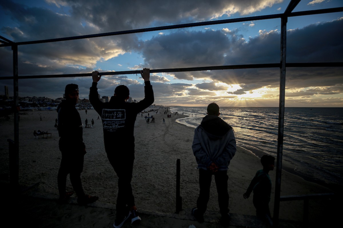 مشاهد عامة لخيام النازحين الفلسطينيين على شاطئ مدينة غزة، 19 ديسمبر/كانون الأول 2025، تصوير: عمر أشتوي