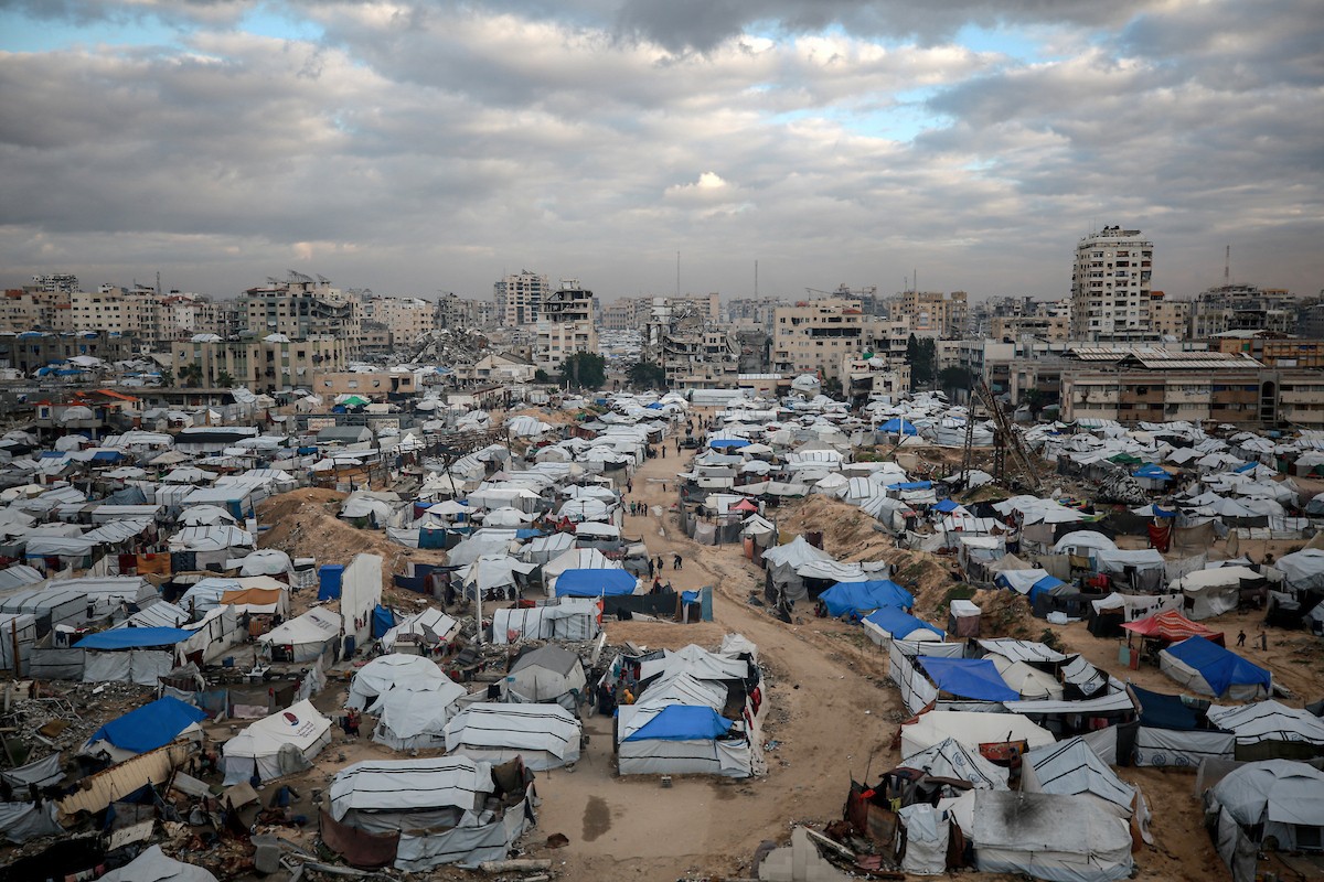 مشاهد عامة لخيام النازحين الفلسطينيين على شاطئ مدينة غزة، 19 ديسمبر/كانون الأول 2025، تصوير: عمر أشتوي