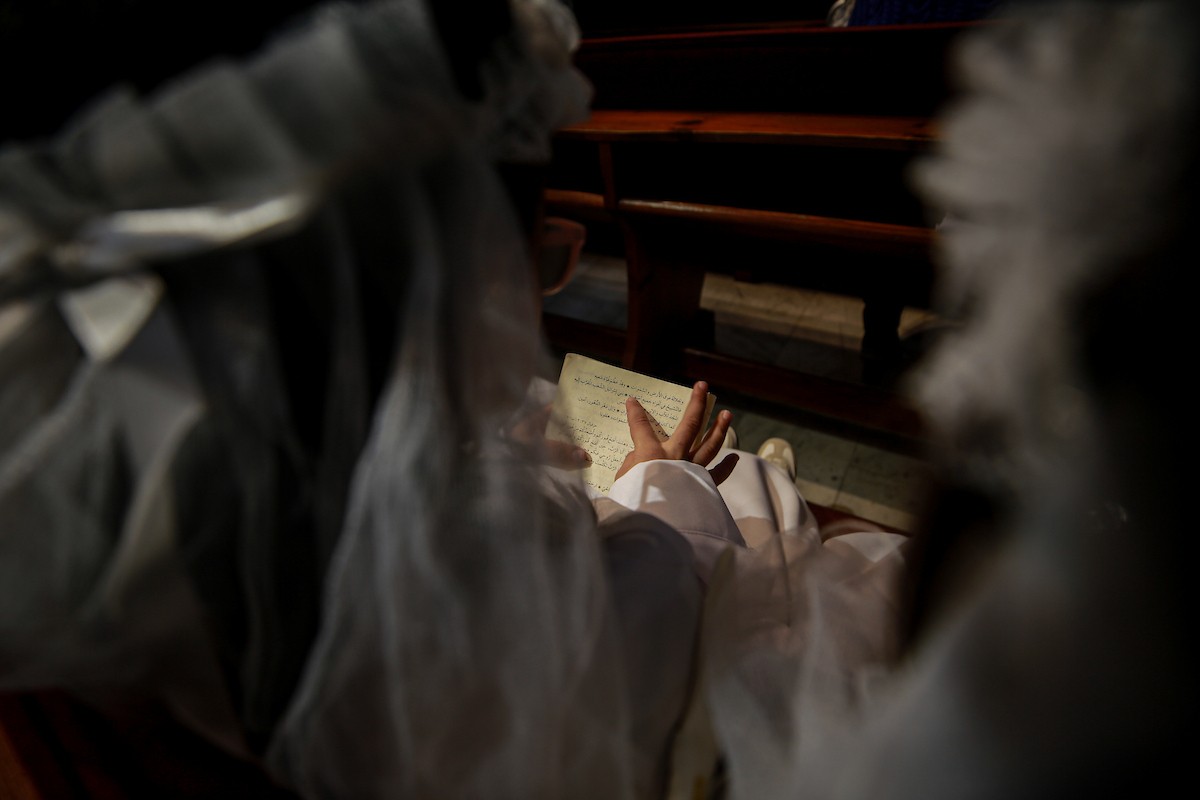 بطريرك اللاتين في القدس الكاردينال بييرباتيستا بيتسابالا يترأس قداس عيد الميلاد في غزة يوم الأحد 21 ديسمبر/كانون الأول 2025.تصوير: عمر أشتوي