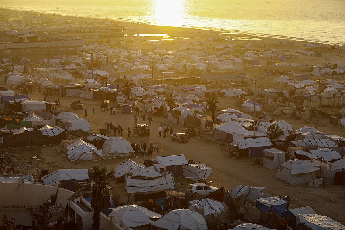 صور عامة لخيام النازحين على شاطئ مدينة غزة 26 ديسمبر/كانون الأول 2025، تصوير: عمر أشتوي