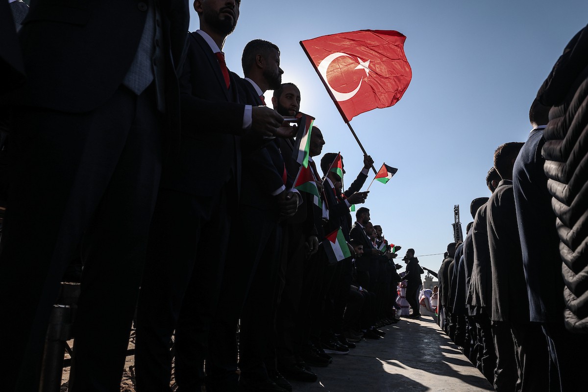 حفل زفاف جماعي لنحو 200 عريس وعروس تحت عنوان 