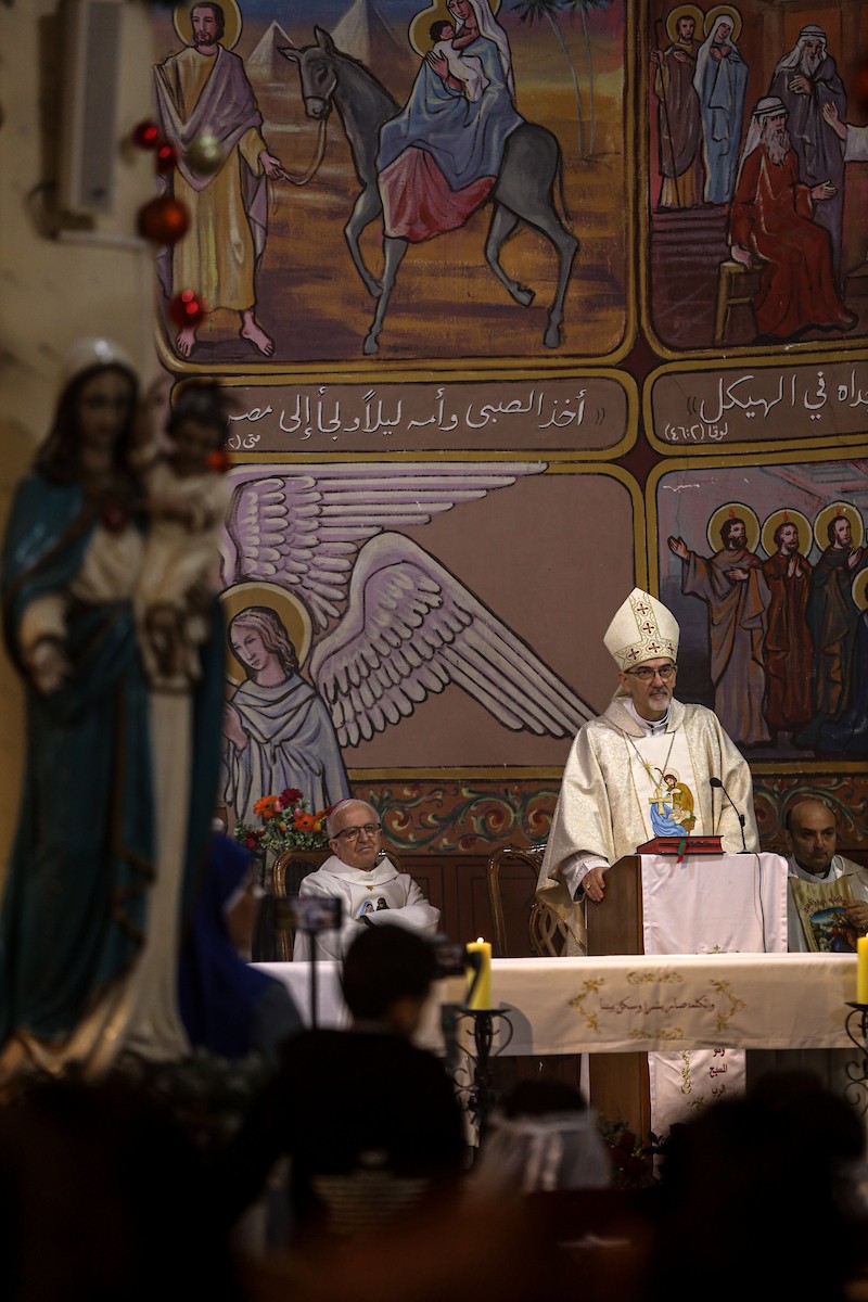 بطريرك اللاتين في القدس الكاردينال بييرباتيستا بيتسابالا يترأس قداس عيد الميلاد في غزة يوم الأحد 21 ديسمبر/كانون الأول 2025.تصوير: عمر أشتوي