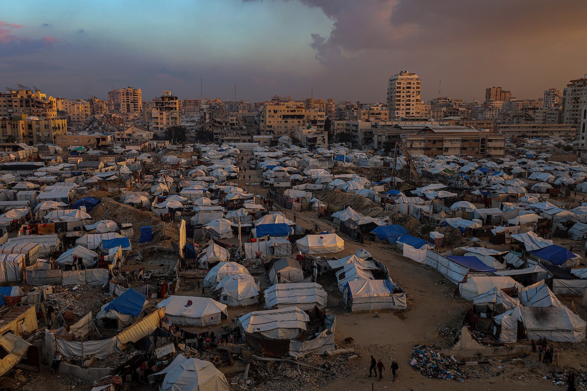 صور عامة لخيام النازحين على شاطئ مدينة غزة 26 ديسمبر/كانون الأول 2025، تصوير: عمر أشتوي