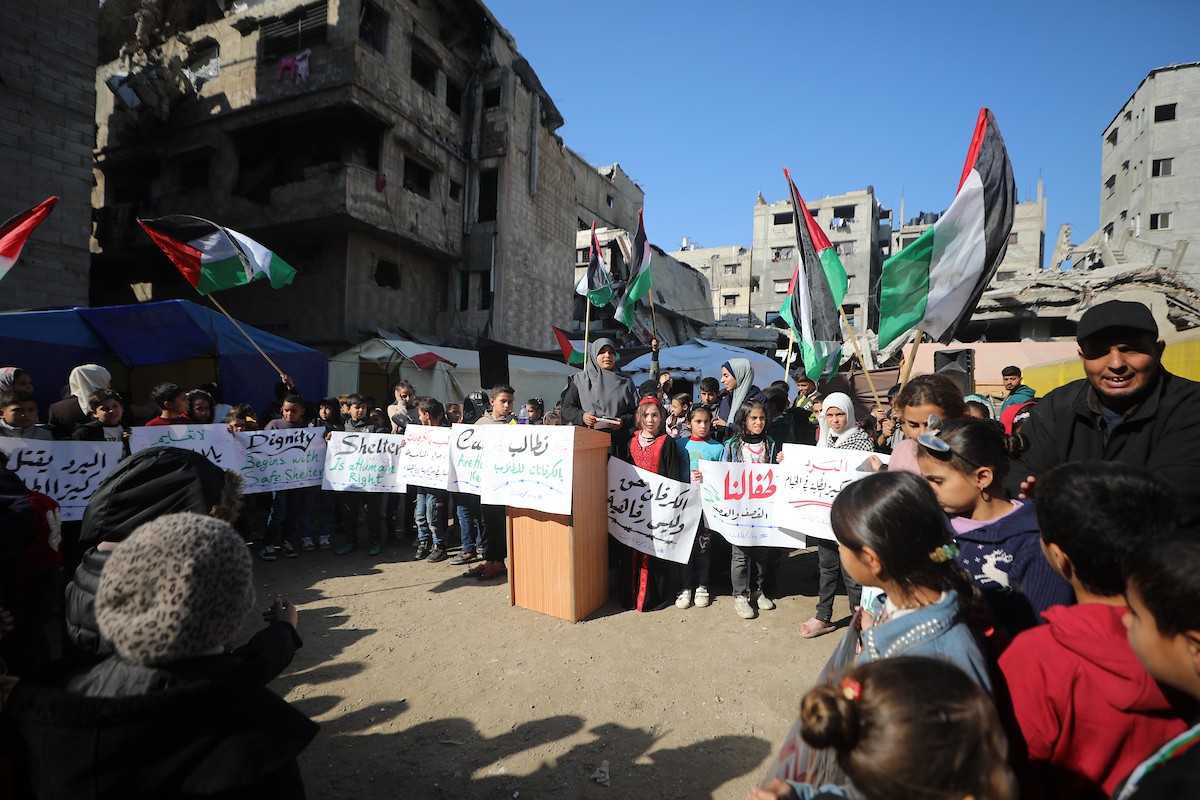 شارك أطفال فلسطينيون في احتجاج بمدينة غزة، مطالبين ببيئة تعليمية آمنة وكريمة بدلاً من الخيام التي يتلقون فيها دروسهم حالياً، ديسمبر/كانون الأول 2025. تصوير: عمر أشتوي