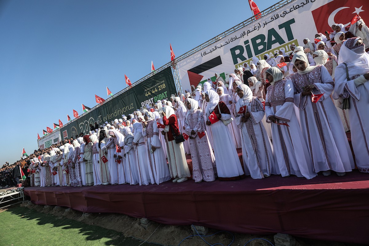 حفل زفاف جماعي لنحو 200 عريس وعروس تحت عنوان 