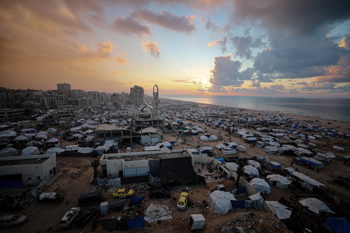 صور عامة لخيام النازحين على شاطئ مدينة غزة 26 ديسمبر/كانون الأول 2025، تصوير: عمر أشتوي