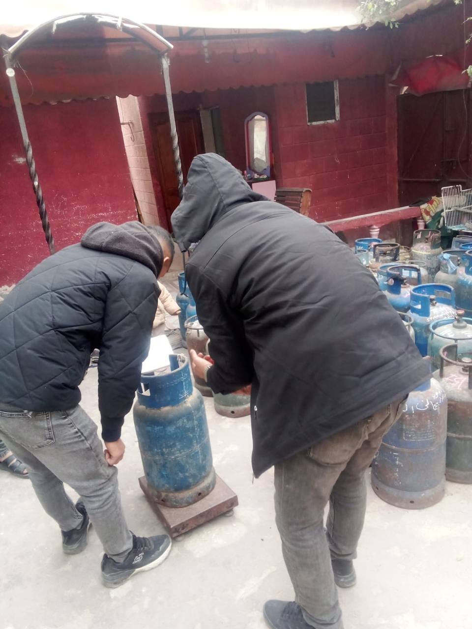 جولات تفتيش بمحطات تعبئة الغاز ونقاط الموزعين في مدينتي غزة وخانيونس إضافة إلى شمال القطاع.jpg