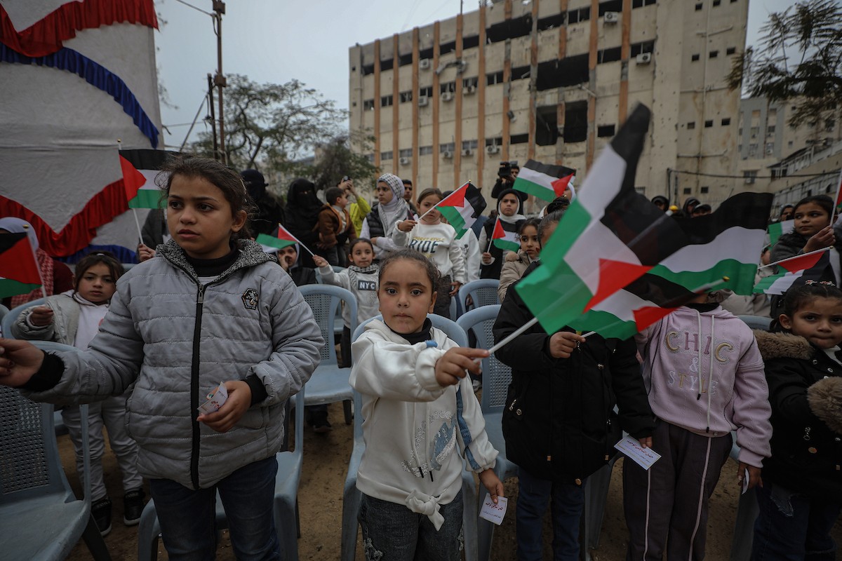 ناجون، جميعهم بلا عائلات، يشاركون في فعالية ترفيهية خاصة في الحديقة العامة بمدينة غزة، 22 يناير/كانون الثاني 2026. تصوير: عمر أشتوي