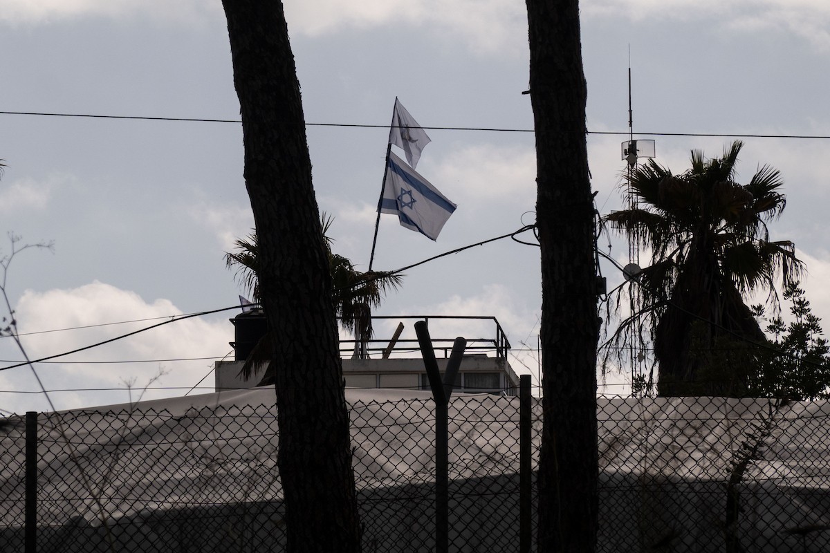 في 20 يناير/كانون الثاني 2026، القدس: نفذت السلطات الإسرائيلية عملية هدم لمنشآت وكالة الأونروا في مكتبها الميداني بالقدس والضفة الغربية، وذلك عقب تشريع صدر عام 2024 يحظر على الوكالة الأممية العمل داخل الأراضي الإسرائيلية