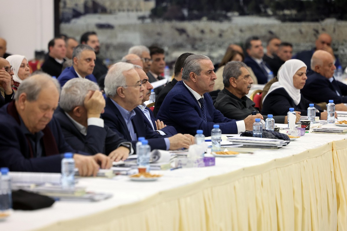 الرئيس الفلسطيني محمود عباس (أبومازن)، خلال رئاسته الجلسة الافتتاحية للدورة الثالثة عشرة للمجلس الثوري لحركة 