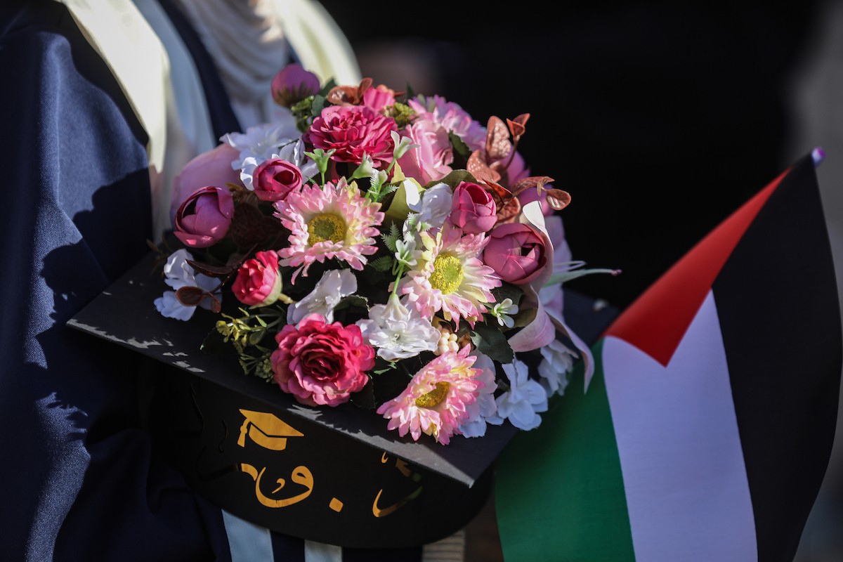 حفل تخرج لـ ٢٣٠ طالبًا وطالبةً في كلية الطب بمجمع الشفاء الطبي (مستشفى الشفاء)، الذي تضرر بشدة جراء الهجمات العسكرية الإسرائيلية على مدينة غزة في ٣ يناير/كانون الثاني ٢٠٢٦. صورة: عمر أشتوي