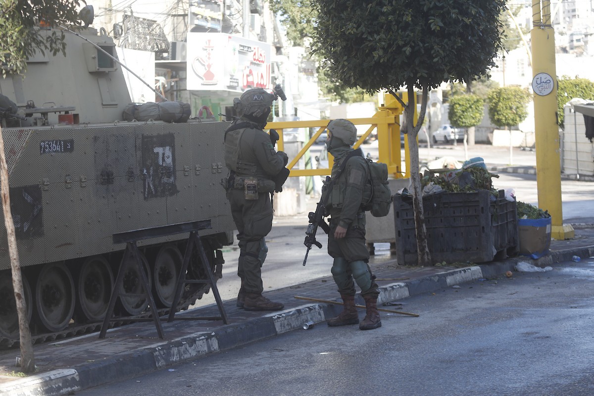 الجيش الإسرائيلي يشن عملية عسكرية واسعة النطاق في الخليل، جنوب الضفة الغربية، 19 يناير/كانون الثاني 2026. صورة: مأمون وزواز