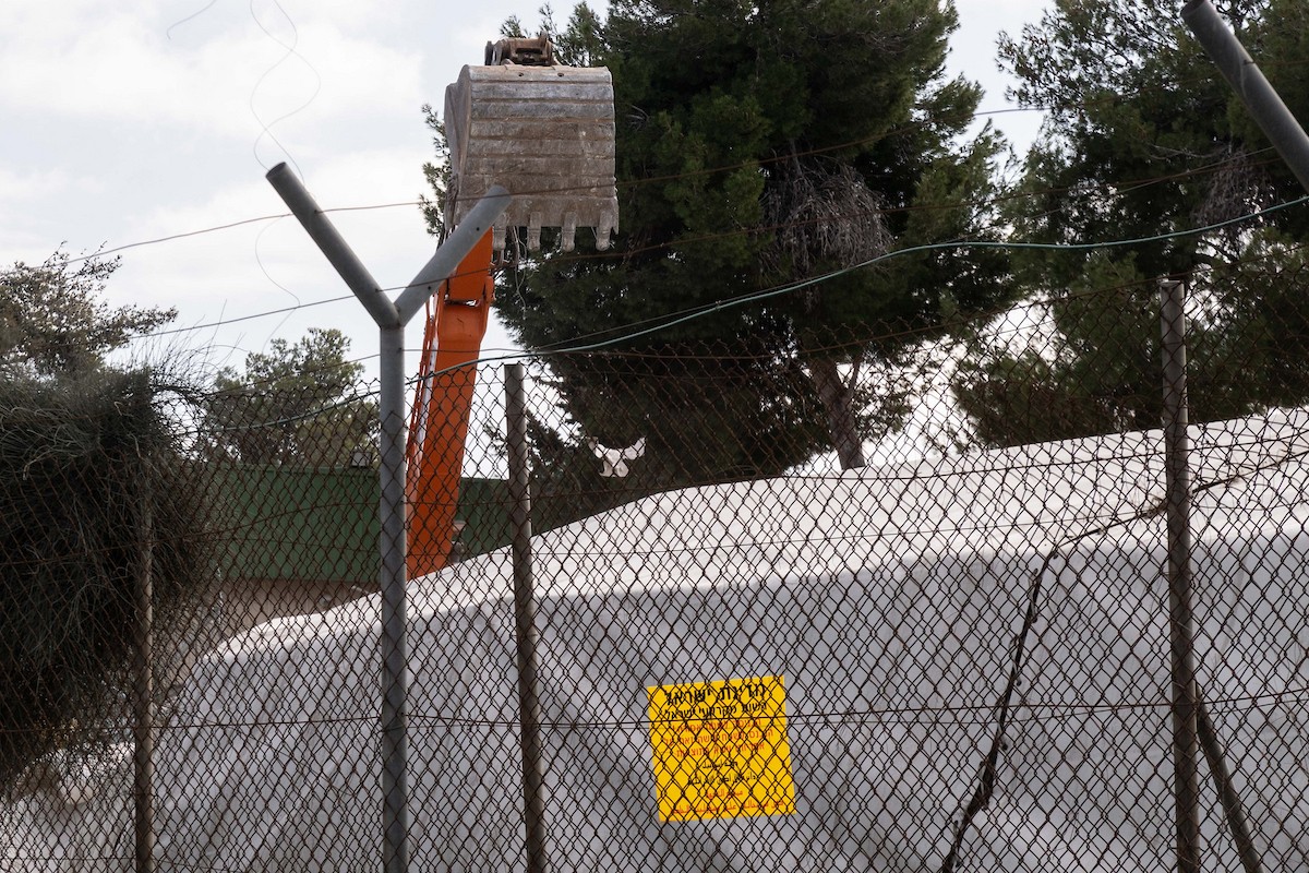 في 20 يناير/كانون الثاني 2026، القدس: نفذت السلطات الإسرائيلية عملية هدم لمنشآت وكالة الأونروا في مكتبها الميداني بالقدس والضفة الغربية، وذلك عقب تشريع صدر عام 2024 يحظر على الوكالة الأممية العمل داخل الأراضي الإسرائيلية