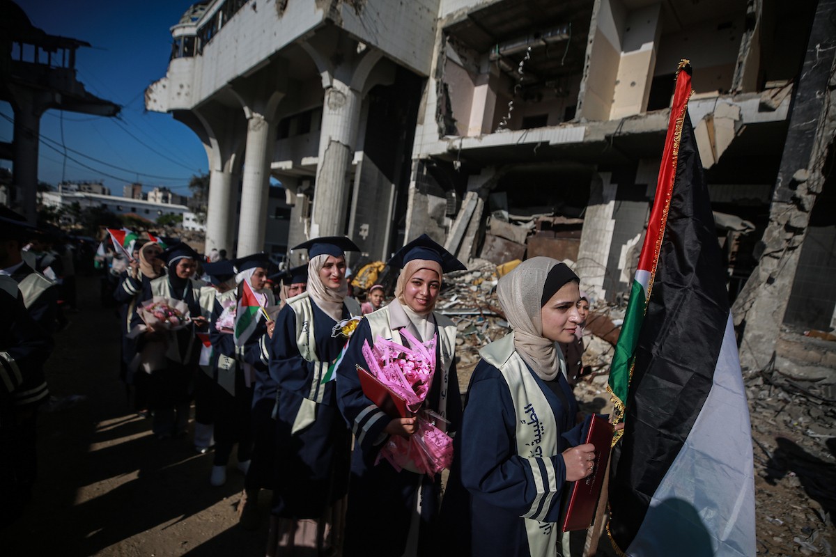 حفل تخرج لـ ٢٣٠ طالبًا وطالبةً في كلية الطب بمجمع الشفاء الطبي (مستشفى الشفاء)، الذي تضرر بشدة جراء الهجمات العسكرية الإسرائيلية على مدينة غزة في ٣ يناير/كانون الثاني ٢٠٢٦. صورة: عمر أشتوي