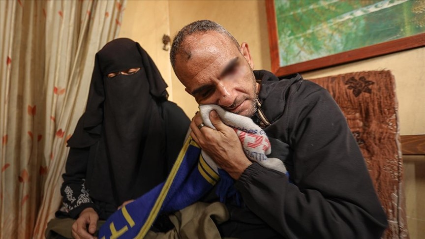 أحمد حرز الله سرق صاروخ إسرائيلي غرب مدينة غزة ابنه وبصره ليمحو عالمه ويحيله إلى مجرد ذكريات مؤلمة.jpg