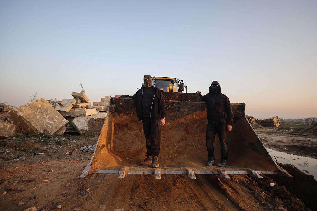 استئناف عمليات البحث عن جثة الرهينة الإسرائيلي الأخير، ران غفيلي، في حي الزيتون بمدينة غزة، وترافق العمليات الجارية في المنطقة آليات ثقيلة من مصر، وفرق من كتائب القسام، الجناح العسكري لحركة 