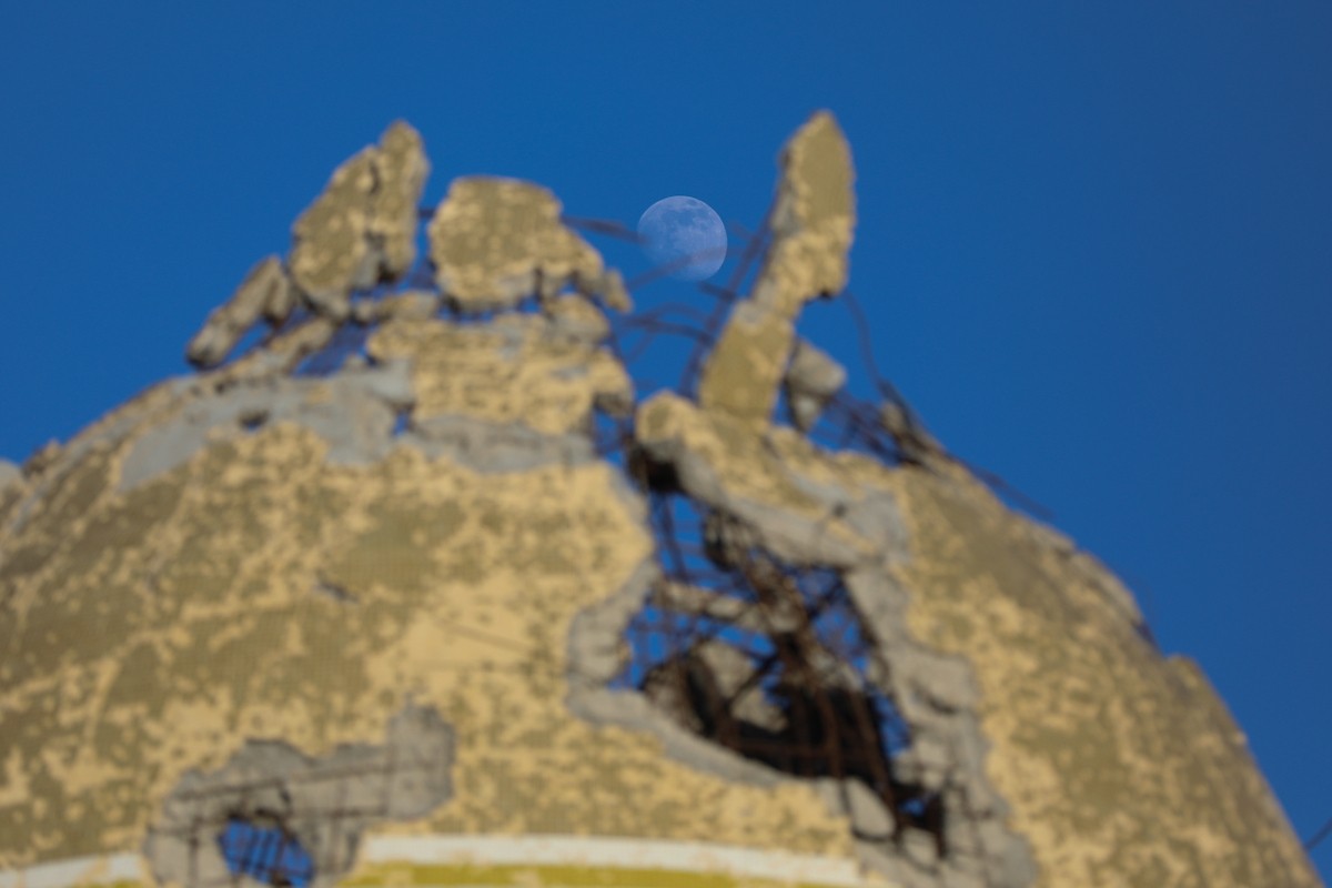 يمارس الفلسطينيون النازحون حياتهم اليومية في مخيم النصيرات بوسط قطاع غزة، في آخر يوم من عام 2025، في 31 ديسمبر/كانون الأول 2025، وسط ظروف إنسانية صعبة فرضها استمرار النزوح ونقص الاحتياجات الأساسية. صورة: رمزي أبو عامر