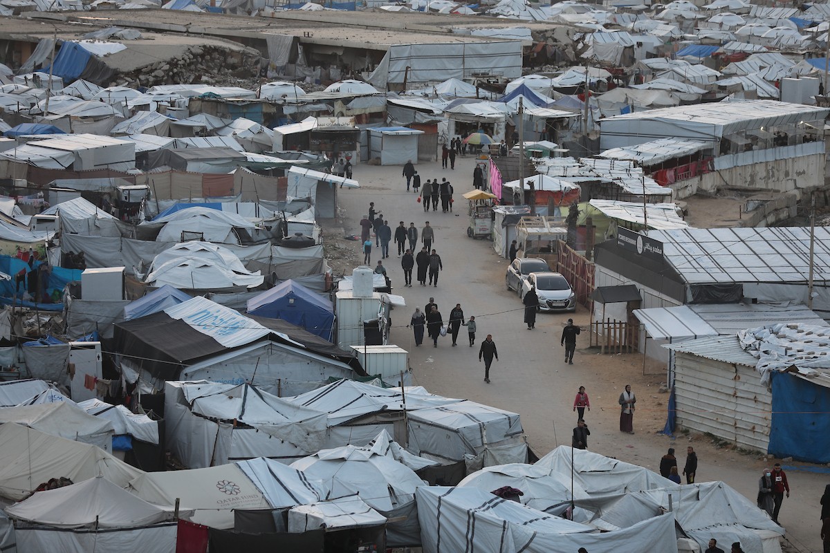 لقطاتٌ عامةٌ لخيامَ النازحين مُكدّسةً في ميناء مدينة غزة المُدمّر، ما يعكس ظروفًا معيشيةً مُزرية. ولا تزال الحياة اليومية صعبةً للغاية بالنسبة لغالبية السكان، 23 يناير/كانون الثاني 2026. صورة: عمر أشتوي