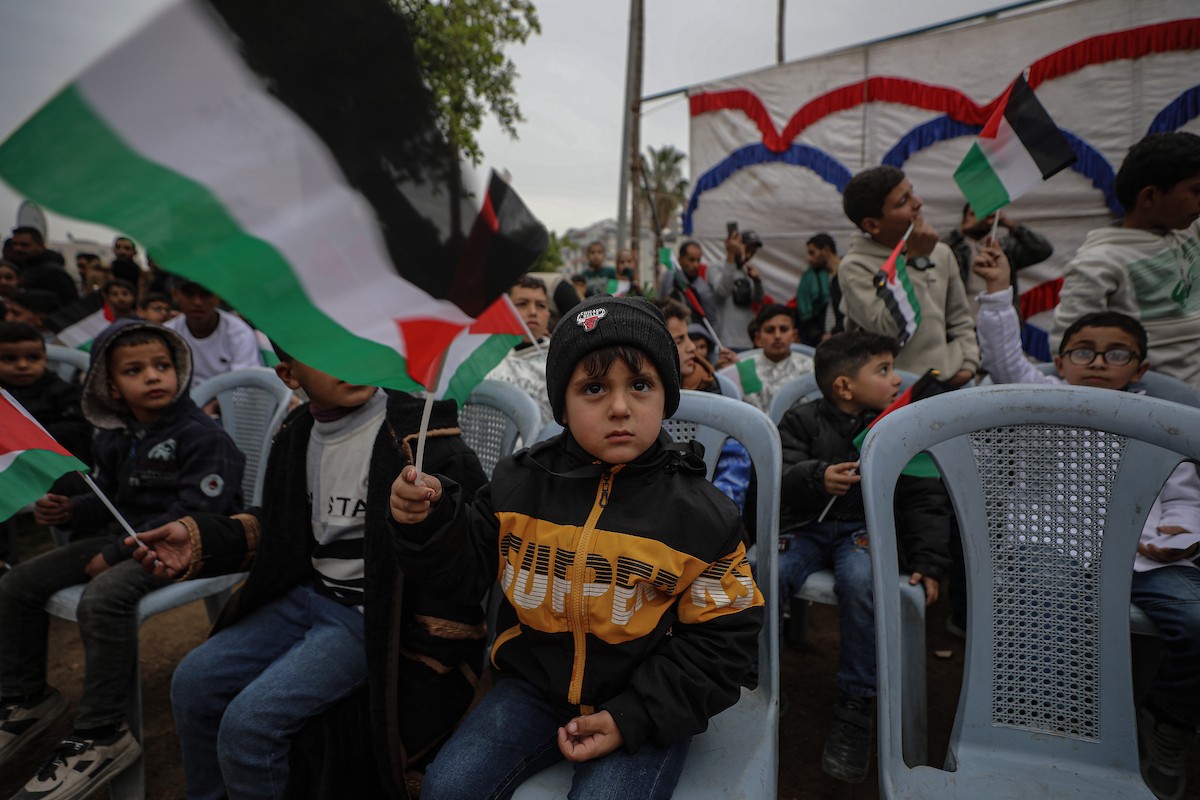 ناجون، جميعهم بلا عائلات، يشاركون في فعالية ترفيهية خاصة في الحديقة العامة بمدينة غزة، 22 يناير/كانون الثاني 2026. تصوير: عمر أشتوي