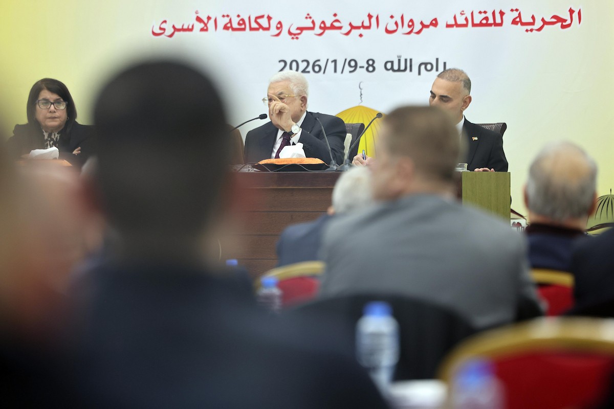 الرئيس الفلسطيني محمود عباس (أبومازن)، خلال رئاسته الجلسة الافتتاحية للدورة الثالثة عشرة للمجلس الثوري لحركة 