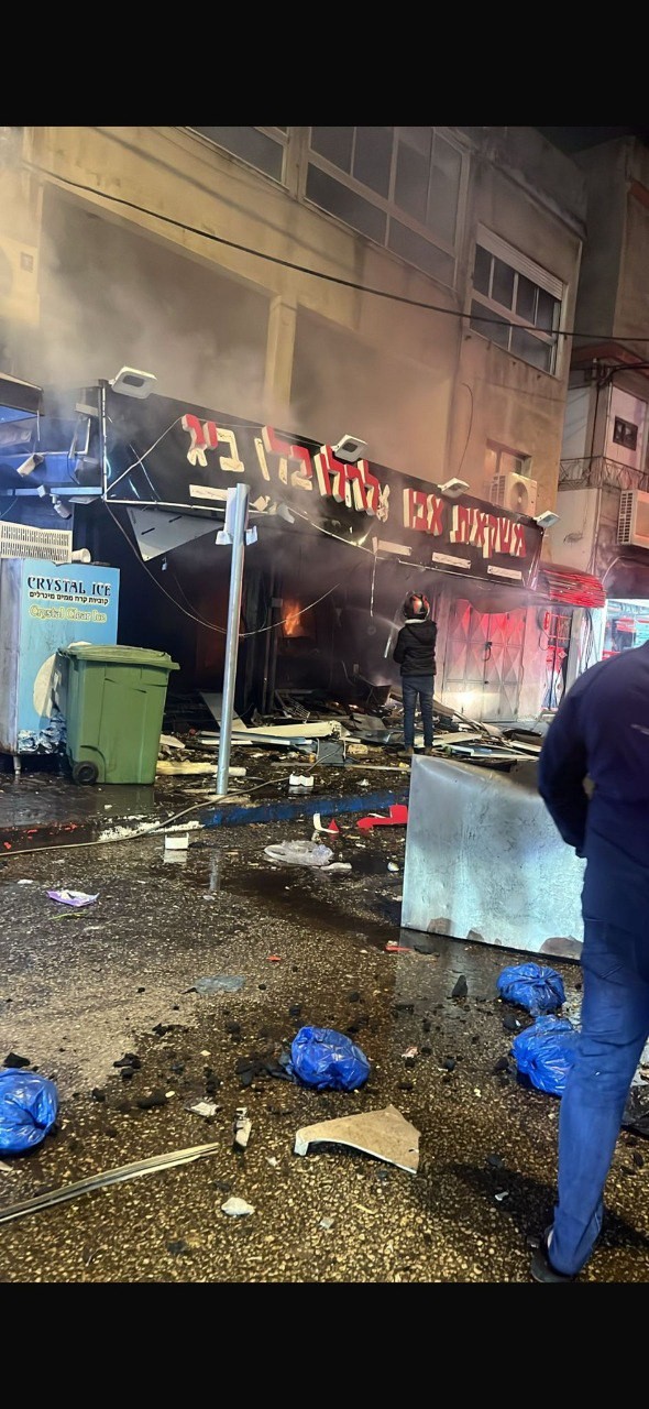 من #الناصرة، حيث وقع انفجار في محل تجاري، ما أوقع 12 إصابة بعضها إصابات خطيرة. 1.jpg