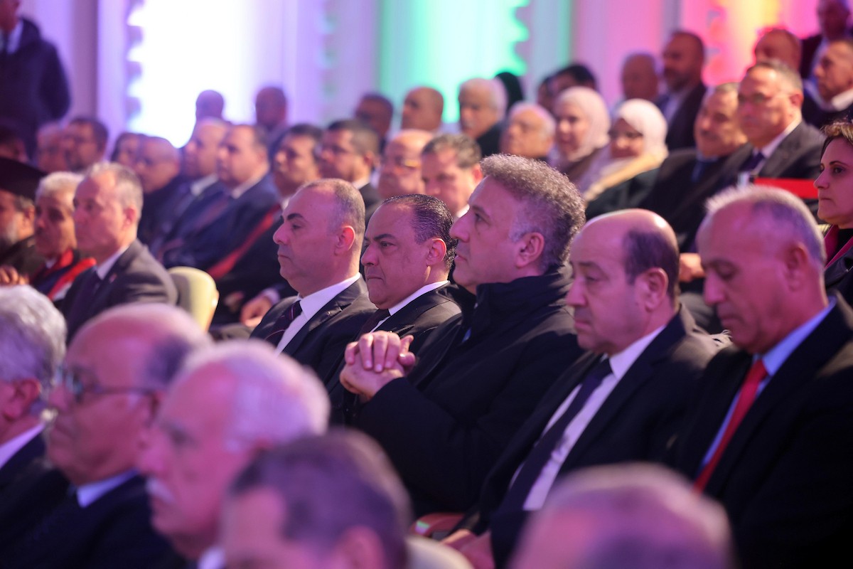 الرئيس الفلسطيني محمود عباس (أبو مازن) خلال زيارته للجامعة العربية الأمريكية ومنحه شهادة دكتوراه فخرية في العلوم الإنسانية، رام الله، الضفة الغربية، 15 يناير/كانون الثاني 2026. تصوير: ثائر غنايم