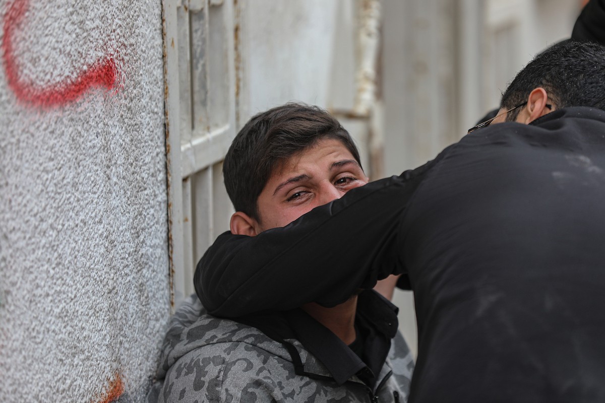 وصلت جثامين أربعة مواطنين إلى مستشفى الشفاء. قُتلوا في هجوم إسرائيلي استهدف مجموعة من المدنيين جنوب حي الزيتون في مدينة غزة. 22 يناير/كانون الثاني 2026 . صورة: عمر أشتوي