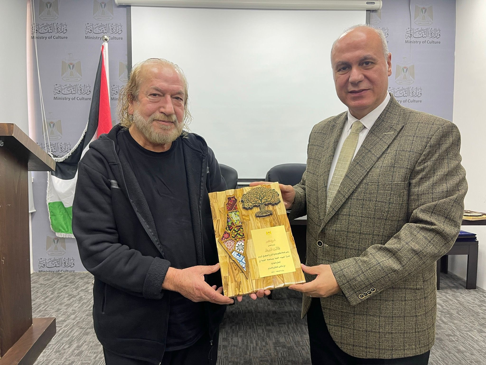 وزير الثقافة يكرّم الفائزين بالجوائز الأدبية لعام 2025 9.jpg