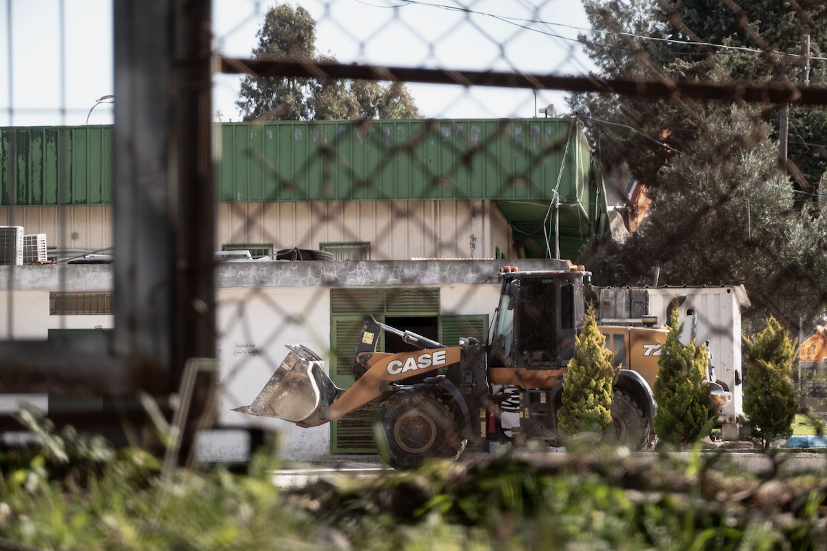 في 20 يناير/كانون الثاني 2026، القدس: نفذت السلطات الإسرائيلية عملية هدم لمنشآت وكالة الأونروا في مكتبها الميداني بالقدس والضفة الغربية، وذلك عقب تشريع صدر عام 2024 يحظر على الوكالة الأممية العمل داخل الأراضي الإسرائيلية