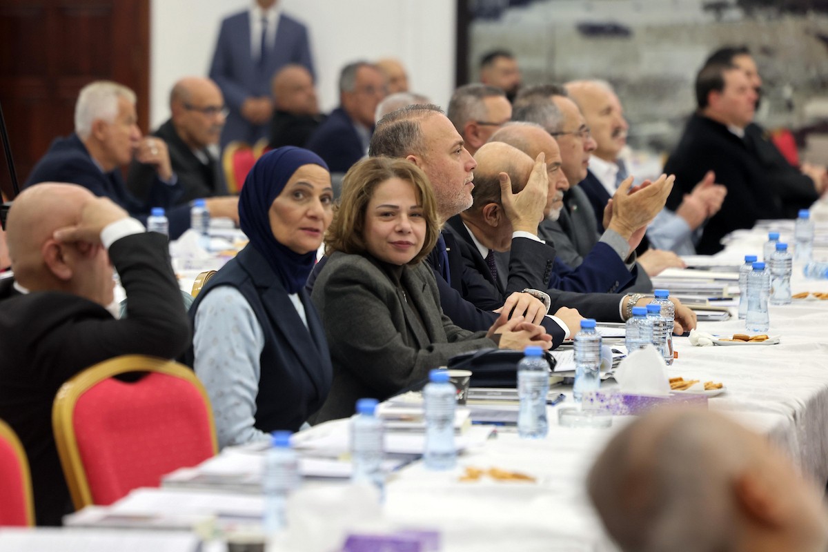 الرئيس الفلسطيني محمود عباس (أبومازن)، خلال رئاسته الجلسة الافتتاحية للدورة الثالثة عشرة للمجلس الثوري لحركة 