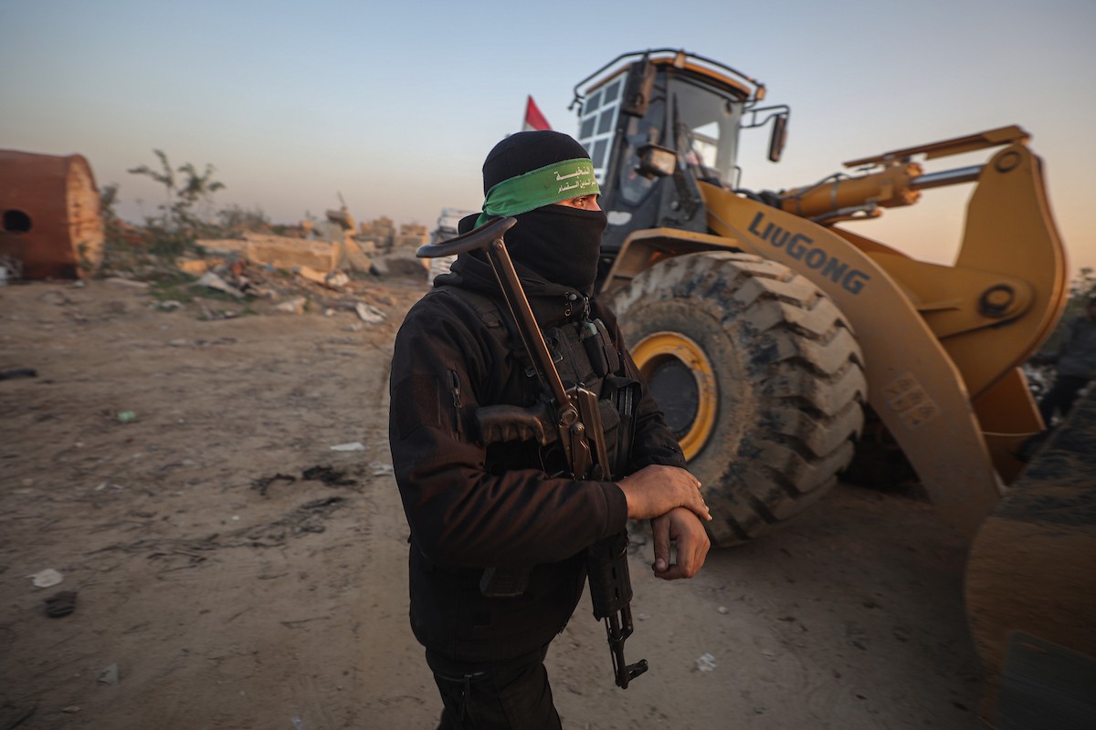 استئناف عمليات البحث عن جثة الرهينة الإسرائيلي الأخير، ران غفيلي، في حي الزيتون بمدينة غزة، وترافق العمليات الجارية في المنطقة آليات ثقيلة من مصر، وفرق من كتائب القسام، الجناح العسكري لحركة 